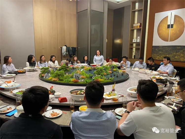 ▲開業(yè)相聚，相談甚歡不在于是否有珍饈百味